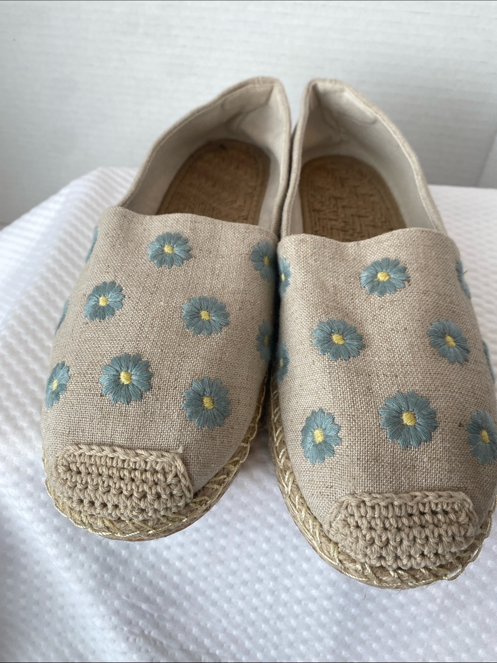 New Women's Daisy Embroidered Canvas Espadrilles Slip-On Flats - Size 8 / 8.5 - Picture 4 of 11